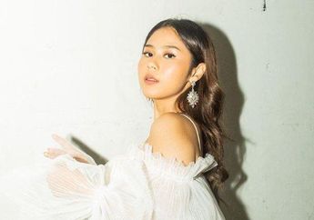 Tampil Memukau Sampai Dibilang Mirip Ariana Grande, Tengok Tampilan Nadin Amizah Saat Kenakan Dress Tie Dye dengan Rambut Dikuncir Tinggi!