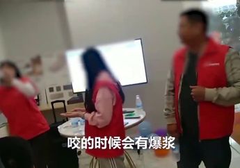 Tega! Pekerja di China Dipaksa Makan Cacing Hidup Karena Gagal Penuhi Target Penjualan