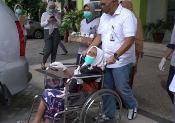 Kamtin Usia 105 Tahun Sembuh dari Covid-19, Gubernur Khofifah Minta Masyarakat Teladani Kedisiplinan Sang Nenek!