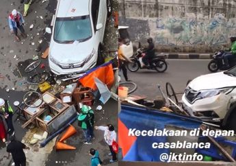 Ngantuk Saat Kemudikan Mobil, Wanita Ini Tabrak 3 Gerobak Pedagang yang Mangkal di Bahu Jalan, Semua Jualan Korban Kocar Kacir!