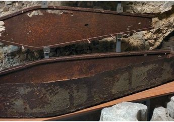 Sedang Menggali Tanah, Tukang Batu Ini Malah Temukan Peti Mati dari Besi, Begitu Dibuka Terungkap Kondisi 160 Tahun Lalu Ternyata Mirip dengan Kondisi Wabah Covid-19