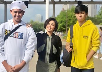 Anaknya Wisuda Online Gegara Pandemi Corona, Yuni Shara Beri Pesan Menyentuh untuk sang Putra: Selamat Meneruskan Hidup Nak&hellip;