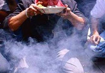 Tajir Melintir karena Buka Praktik Perdukunan, Ki Gendeng Pamungkas  Akhirnya Hijrah dari Dunia Mistik Usai Ditimpa Musibah Besar ini Saat Berhaji, Ia Bisa Sembuh Total Usai Bertaubat