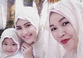 Unggah Foto Pakai Daster Tipis, Ibunda Ayu Ting Ting Langsung Kena Nyinyir Netizen: Nggak Ada Gambar Lain? Ibu Kandung Kan?