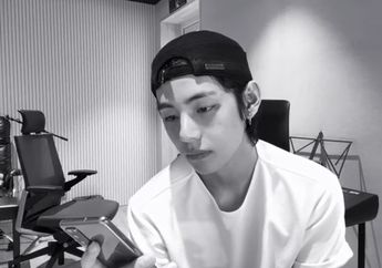 Live di Youtube, V BTS Bocorkan Akan Rilis Mixtape!