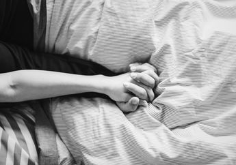 Entah Apa yang Ada Dipikirannya, Suami ini Malah Tega Jual Istrinya Sendiri ke Tetangganya Demi Bayar Utang, Kini Sang Istri Kebingungan Karena Hamil Tanpa Tahu Siapa Ayahnya