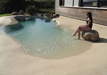 Perusahaan Ini Membuat Kolam Renang yang Tampak seperti Oasis, Pasirnya Sungguh Terasa!