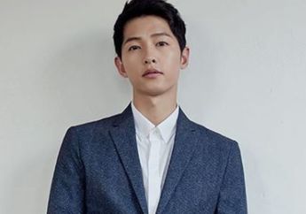 Penampilan Terbaru Song Joong Ki Usai Dirumorkan Pacaran dengan Pengacara, Senyum Sumringah hingga Ganti Gaya Rambut!