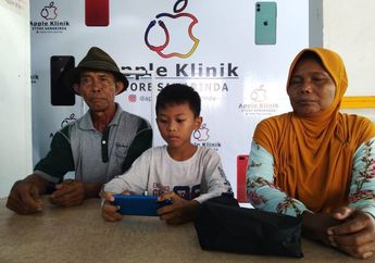 Beli Ponsel dengan Uang Receh Sekarung, Pemulung ini Bikin Pemilik Konter Kaget hingga Lakukan Hal Ini