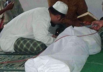 Gegara Ucapan Dukun, Dua Keluarga di Sampang Lakukan Sumpah Pocong karena Tuduhan Santet yang dikirim lewat Bingkisan Hajatan!