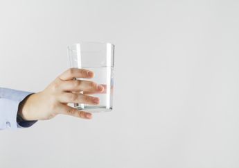 Tak Banyak yang Tahu, Ternyata Minum Air Putih Sisa yang Didiamkan Semalaman Bisa Akibatkan Efek Berbahaya Bagi Tubuh, Waspada!