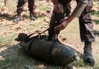 Rudal 50 Sentimeter Ditemukan Pemancing di Sungai Bengawan Solo, Kaki Korban Luka Usai Tak Sengaja Injak Benda Peninggalan Perang Dunia II Itu: Dentumannya Keras!