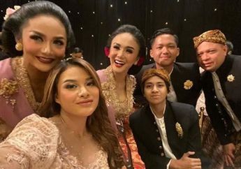 Aurel dan Azriel Asal Nyerocos Bongkar Borok Krisdayanti yang Berselingkuh di Depan Wartawan, Yuni Shara Murka dan Langsung Damprat Keponakannya yang Dirasa Bertingkah bak Anak Durhaka: Bagaimanapun Loli Lahir dari Rahim Ibunya yang Rela Mati Demi An