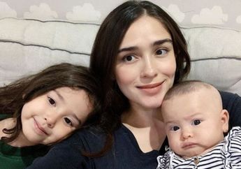 Niat Hati Pamer Foto Pakai Hijab Syar'i dengan Putri Sulungnya, Netizen Malah Bongkar Sikap Anak Yasmine Wildblood Saat Bertemu di dalam Kabin Pesawat, Begini Katanya!