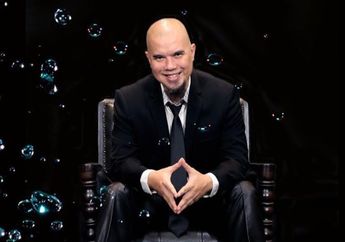 Ahmad Dhani Pamer Foto Bareng Deddy Corbuzier Usai Jadi Bintang Tamu di Podcastnya, Penampilan Keduanya Justru Disebut Mirip Upin Ipin, Apa Reaksi Sang Musisi?