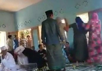 Viral Video Detik-detik Seorang Emak-emak Ngamuk di Depan Penghulu Untuk Hentikan Pernikahan Putrinya Sendiri: Stop Bapak! 