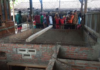 1.000 Orang Berbondong-bondong Saksikan Rumah Giman yang Bergeser dan Meninggi dalam Semalam Bagai Kisah Roro Jonggrang, Apa yang Terjadi?