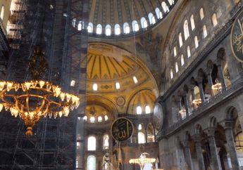 Cerita Sholat Jumat Perdana di Hagia Sophia Setelah 86 Tahun Bukan Masjid, Ornamen Kristiani Ditutupi Dengan Benda-Benda Ini