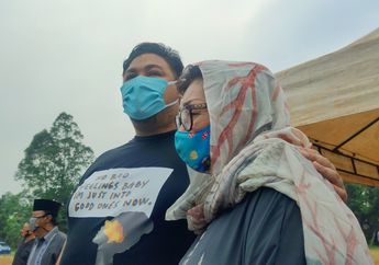 Tak Mampu Berkata-kata, Ibunda Ivan Gunawan, Erna Gunawan Masih Syok Melepas Kepergian Suami Tercinta