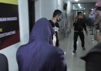 Artis HH Diciduk Tanpa Busana Lengkap, Polisi Sita Barang Bukti Berupa Satu Boks Alat Kontrasepsi dari Tangan Sang Pemeran FTV
