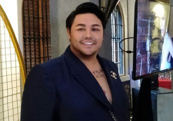 Sewot Hobi Squat yang Dilakoninya Buat Kencangkan Bokong Justru Disindir Mirip Kelakuan Cewek, Ivan Gunawan Skak Mat Deddy Corbuzier: Gak Ada Bapak-bapak Umur 44 Tahun Pakai Eyeshadow ke Kantor!