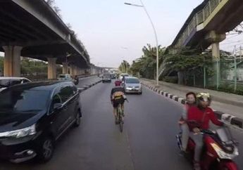 Viral Video Seorang Pesepeda Bule yang Nekat Melaju Kencang Melawan Arus di Jalan Raya ibu Kota, Netizen: Orang kaya Gini Bikin SepeddJadi Banyak Aturan!