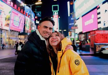 Kenang Masa Indah, Bunga Citra Lestari Pamer Momen Kecup Mesra Ashraf Sinclair, Netizen Auto Mewek!