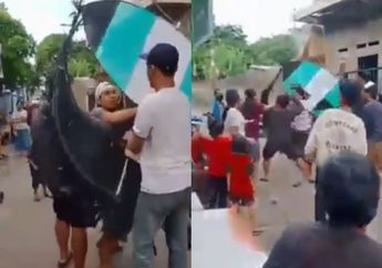 Viral! 2 Bapak-bapak&nbsp;Saling Berebut Layangan di Depan Warga, Berawal dari Cekcok Berubah Menjadi Adu Jotos, Netizen Langsung Naik Pitam!  &nbsp;