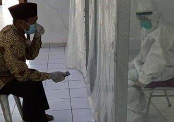 Satu-satunya di Dunia, Pasangan Ini Nekat Langsungkan Pernikahan Meski Mempelai Pria Positif Covid-19 dan Harus Pakai APD Lengkap