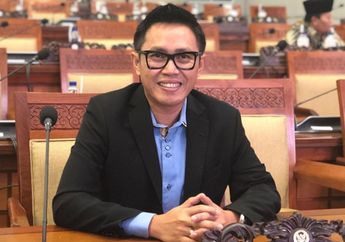 Pulang Kampung ke Nganjuk, Eko Patrio Panggil Grup Musik Karawitan ke Rumahnya yang Gedongan, Netizen Langusng Salah Fokus dengan Rumah Sang DPR: Orang Kaya Pulang Kampungnya Mewah ya?