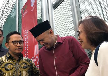 Bebas dari Penjara, Sandy Tumiwa Langsung Berziarah ke Makam Ibunda