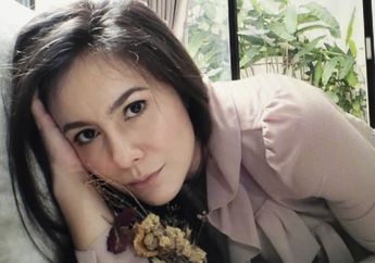 Biasa Kenakan&nbsp;Busana Seksi, Wulan Guritno Sukses Buat Terpana dalam Balutan Mukena, Netizen: Sangat Cantik!