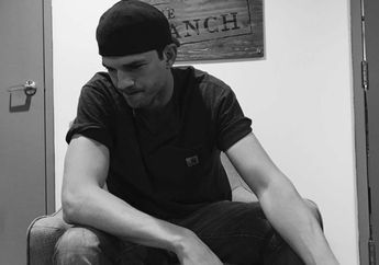 Niat Hati Bela Ellen DeGeneres, Ashton Kutcher Malah Diminta Penggemar untuk Lebih Memahami Masalahnya