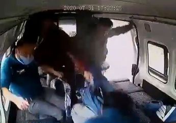 Meski Sudah Tergopoh-gopoh Minta Ampun, Copet Angkot yang Gagal Beraksi Ini Tetap Dikeroyok dan Ditelanjangi Penumpang, Bahkan Ditendang Sampai Pingsan