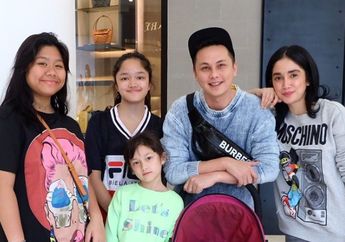 Ussy Sulistiawaty Bagikan Potret Bersama Kedua Putrinya yang Kini Tumbuh Menjadi Gadis Remaja, Penampilan Istri Andhika Pratama Malah Bikin Pangling: yang Tengah Kakak Sulung ya?