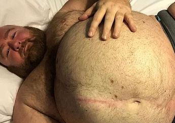 Merekah Bulat Sempurna! Demi Puaskan Penggemar, Selebgram Berbobot 227 Kg Ini Konsumsi 10.000 Kalori per Hari