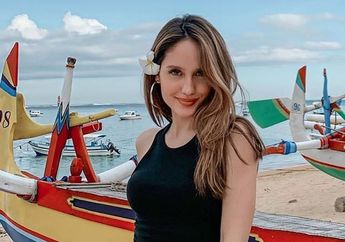 Rayakan Ulang Tahun Berbarengan dengan HUT RI ke-75, Cinta Laura Unggah Foto Bak Putri Duyung di Pinggir Pantai: Terima Kasih Banyak untuk Semua Doa Baiknya Guys!