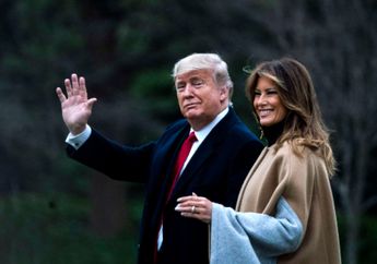 Pilih Genggam Erat Tas Branded Seharga Rp 193 Juta Dibanding Gandeng Tangan Suaminya, Kelakuan Melania Trump Bikin Netizen Ngakak