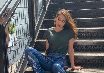 Tiba-tiba Pevita Pearce Pamer Foto Seksi Pakai Bra Dengan Rambut Panjang Tergerai, Tampilannya Langsung Tuai Sorotan Netizen!