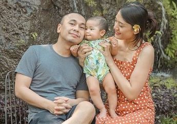Unggah Foto Jadulnya yang Tampak Buram, Raditya Dika Justru Pertanyakan Kemiripan Wajahnya dengan sang Anak, Netizen Langsung Naik Pitam: Apanya yang Mau Dilihat, Semut-semut Doang!