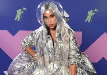 Lady Gaga Kenakan Berbagai Model Masker Unik di Ajang VMA 2020, dari Helm Astronot hingga Rancangan Desainer Indonesia!