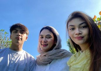 Unggah Foto Dua Anaknya yang Cantik dan Tampan Rupawan Mulai Beranjak Dewasa, Dian Nitami Haru: Sebentar Lagi Mereka Punya Kehidupan Sendiri..