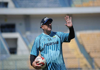 Liga 1 2021 Tak Ada Kejelasan, Persib Pastikan Robert Alberts Bertahan