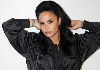 Bikin Iri! Pamer Selfie Double Chin, Demi Lovato Malah Dapat Tanggapan Manis dari Tunangannya