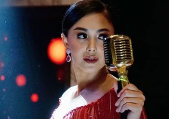 Yuni Shara Pasang Wajah Sumringah Tanpa Polesan Makeup Tebal Sembari Dasteran Urusi Kebun di Rumah Mewahnya, Mantan Raffi Ahmad itu Langsung Dapat pujian Setinggi Langit dari Netizen: Dasteran Tetep Ayu Kok Bunda