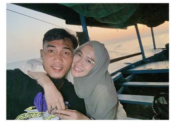 Lepas dari Pasha Ungu Langsung Jatuh Hati ke Pelukan Pemain Sepak Bola, Oki Agustina Umbar Perangai Asli Pasangan Setelah Nikah hingga Ungkit Perkara Gengsi saat Masih Pacaran: Mau Kentut Aja Diem-diem