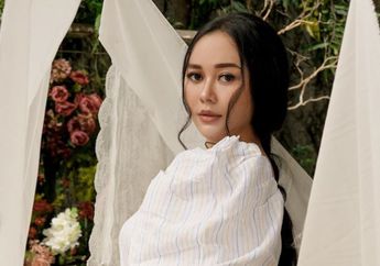 Bikin Penggemarnya Bergidik Ngeri, Potret Seram Aura Kasih Pakai Kerudung Putih Ini Sukses Curi Perhatian, Netizen: Kayak Noni!