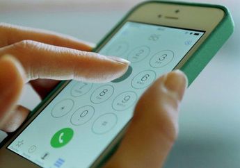 Yayasan Batik Indonesia Bagikan Ponsel ke Pengrajin Kecil Demi Bisa Pasarkan Produknya Secara Online