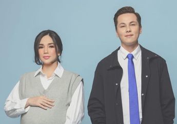 Ussy Sulistiawaty Pamer Foto Putranya yang Tengah Tertidur Ditemani Ayam-ayam Petelur, Bikin Netizen Gemas!