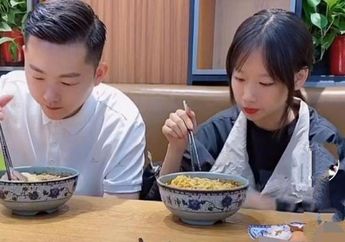 Kelewat Awet Muda, Pria Ini Sering Dikira Pacar Anak Gadisnya Sendiri yang Masih Berusia 15 Tahun Hingga Buat Para Guru Curiga